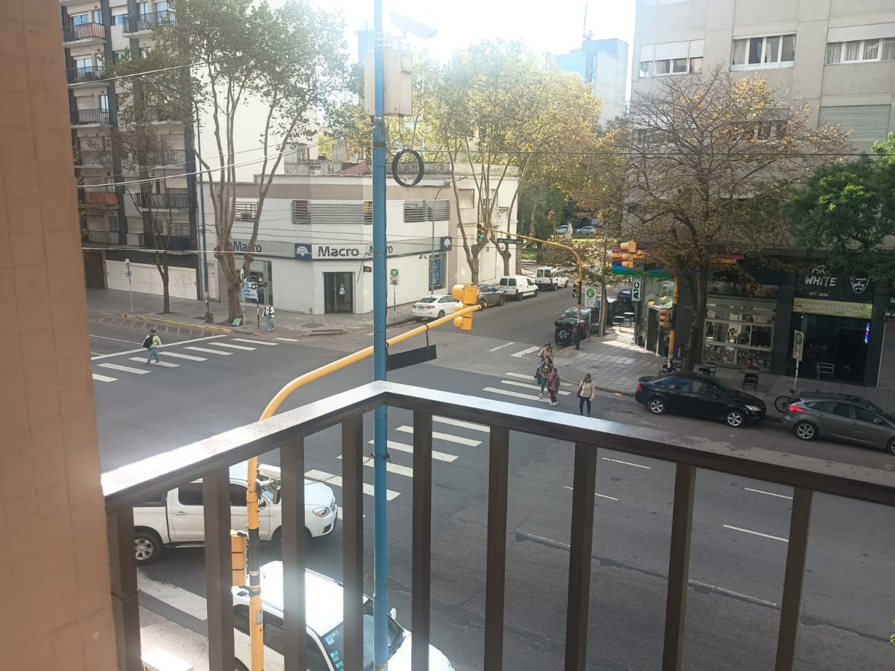DEPARTAMENTO 2 AMBIENTES CON DEPENDENCIA ZONA CENTRO