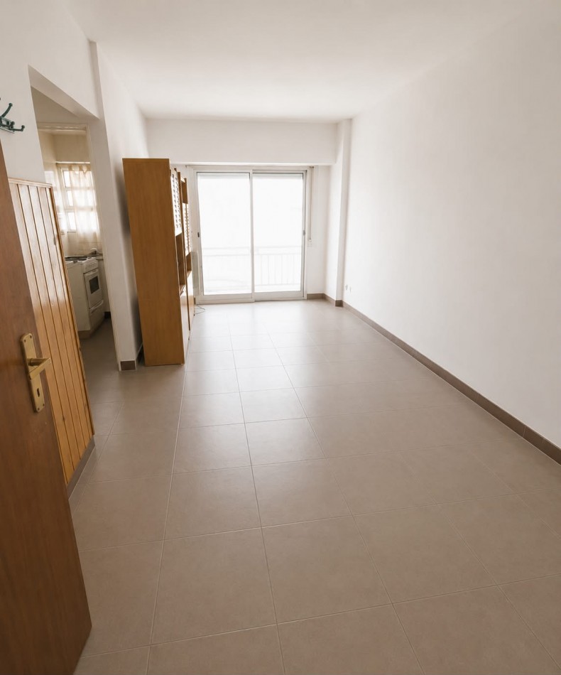 AMBIENTE AMPLIO DIVISIBLE CON BALCON