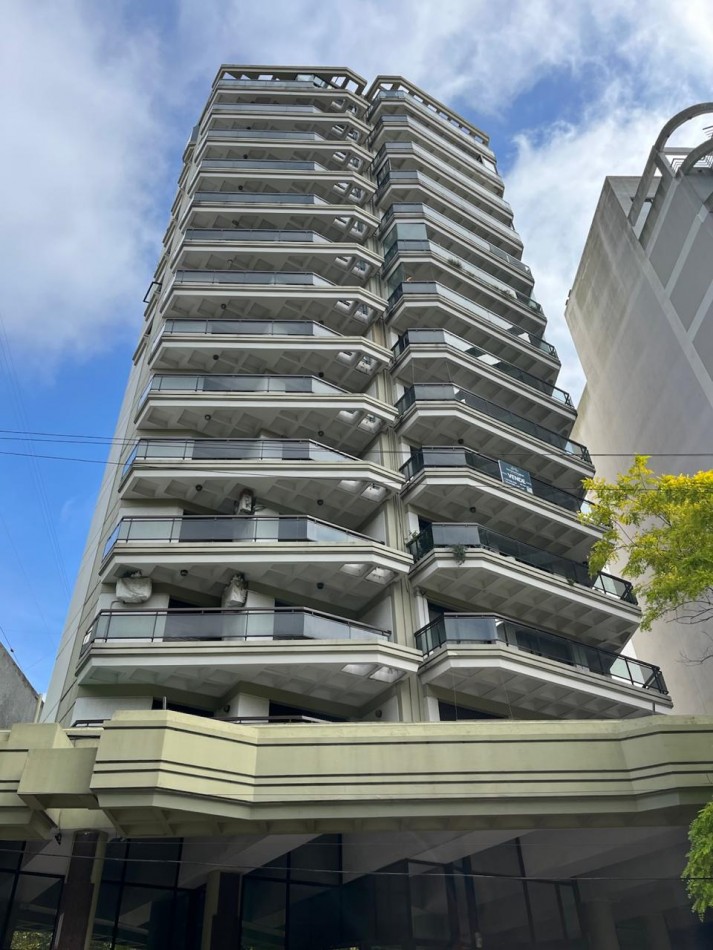 DEPARTAMENTO 4 AMBIENTES CON BALCON A LA CALLE