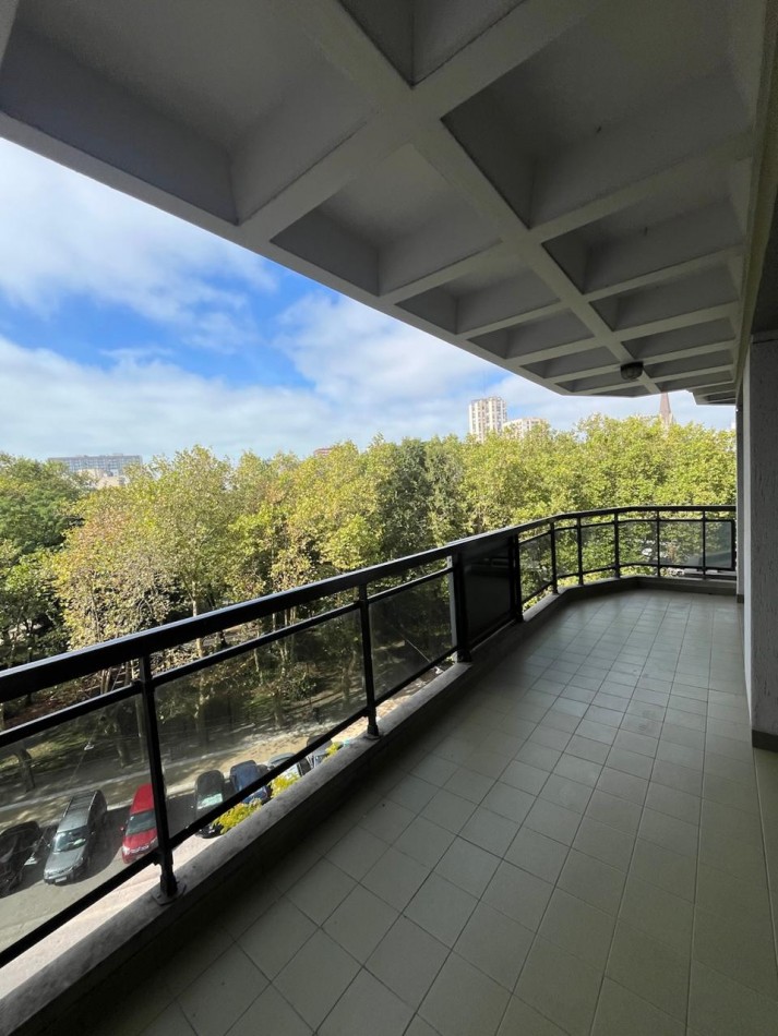 DEPARTAMENTO 4 AMBIENTES CON BALCON A LA CALLE