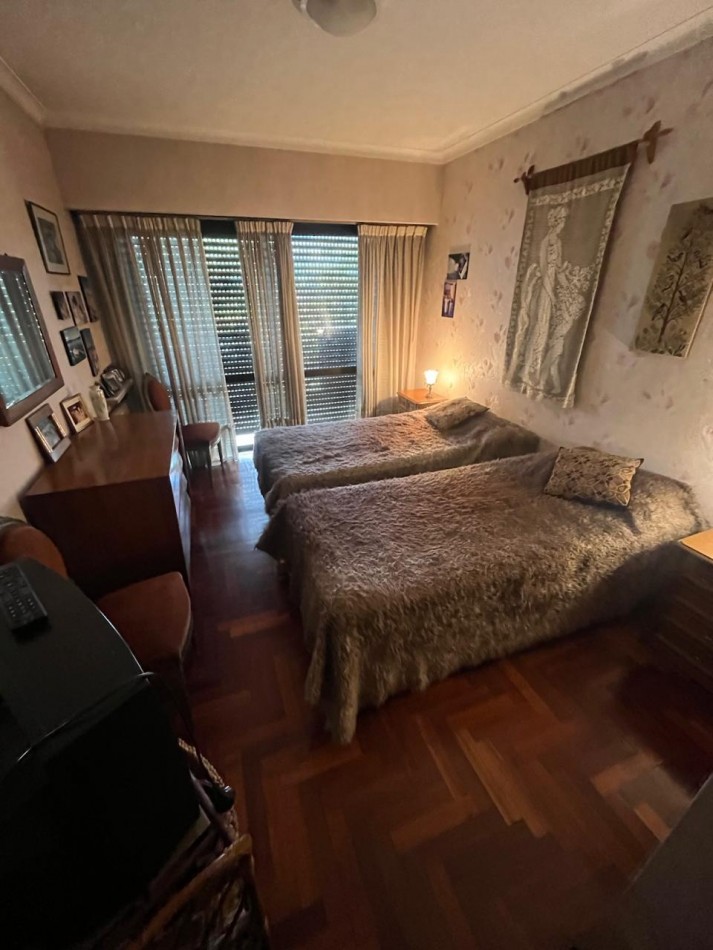 DEPARTAMENTO 4 AMBIENTES CON BALCON A LA CALLE
