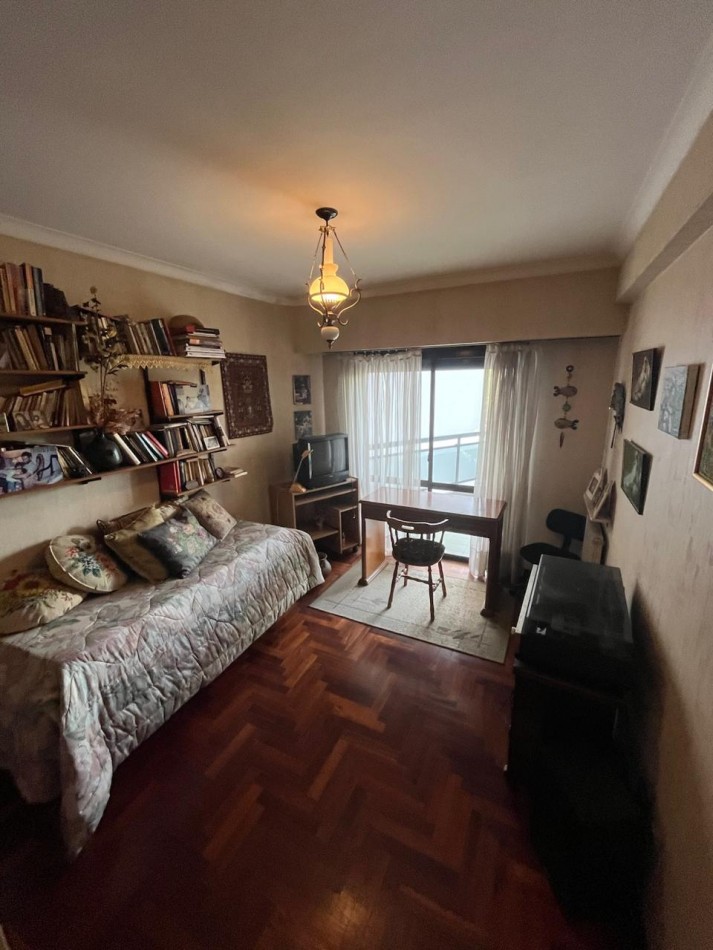 DEPARTAMENTO 4 AMBIENTES CON BALCON A LA CALLE