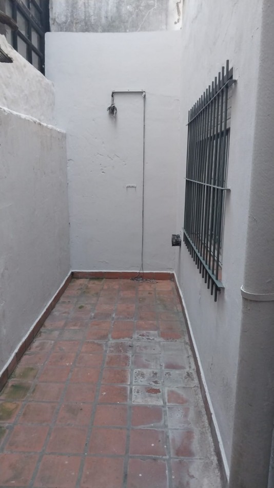 PH DE 2 AMBIENTES PLANTA BAJA A LA CALLE CON PATIO