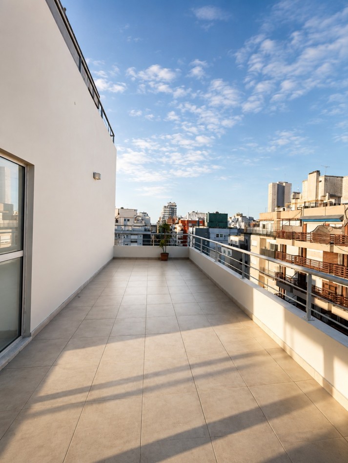 VENTA SEMIPISO CON COCHERA CUBIERTA