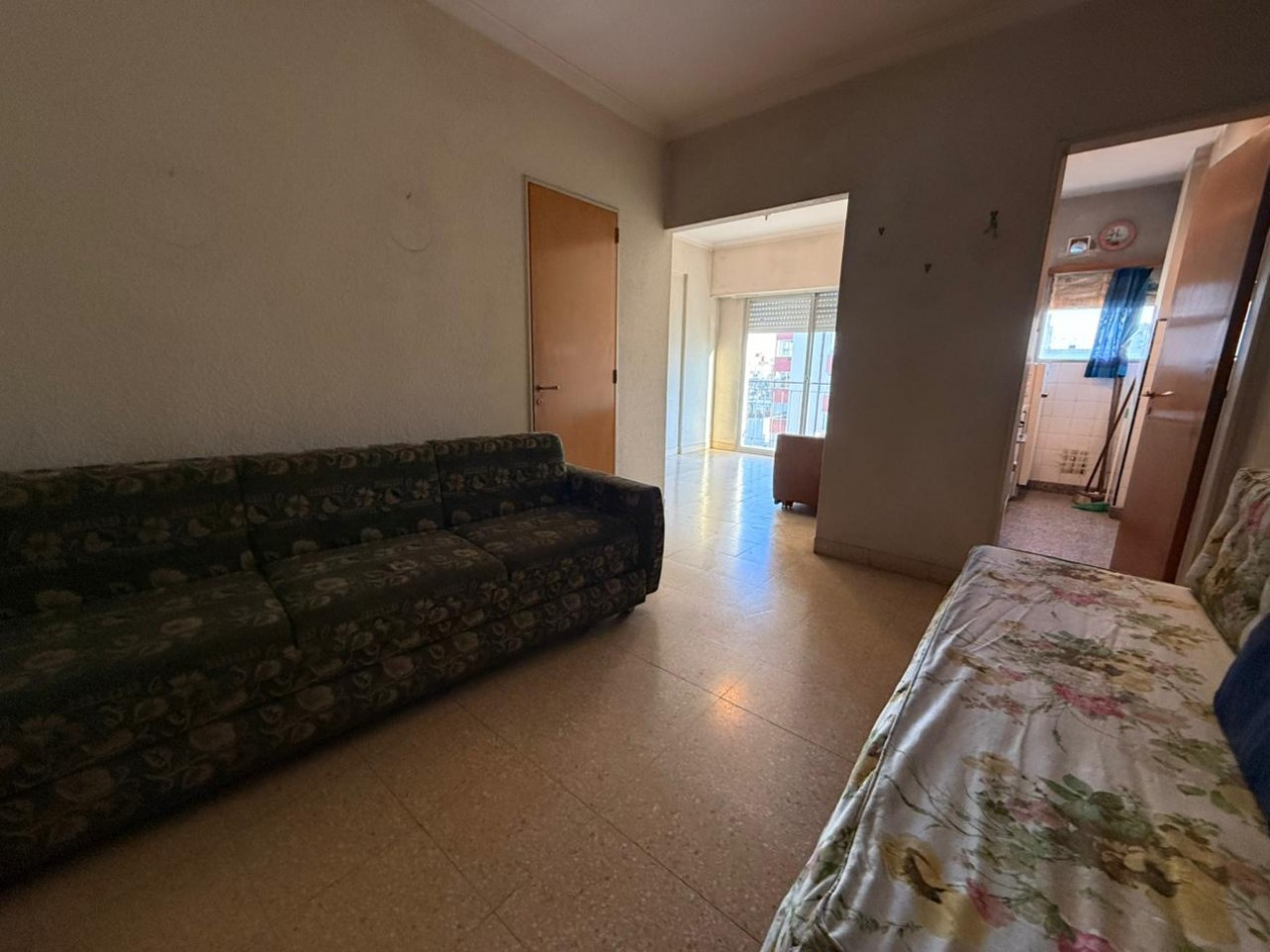MONOAMBIENTE DESPLAZADO CON BALCON A LA CALLE