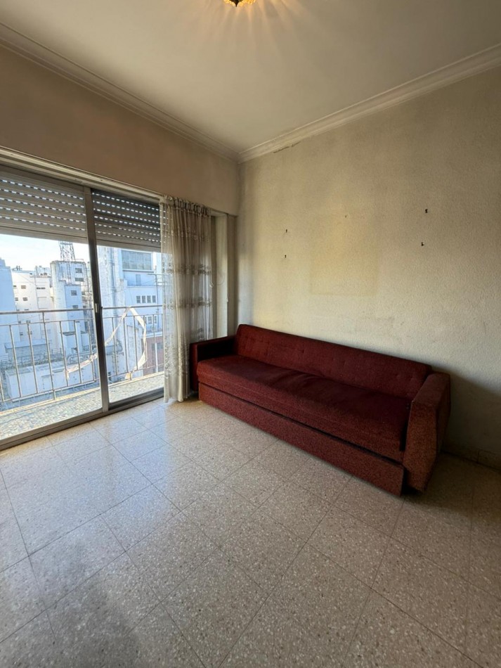 MONOAMBIENTE DESPLAZADO CON BALCON A LA CALLE