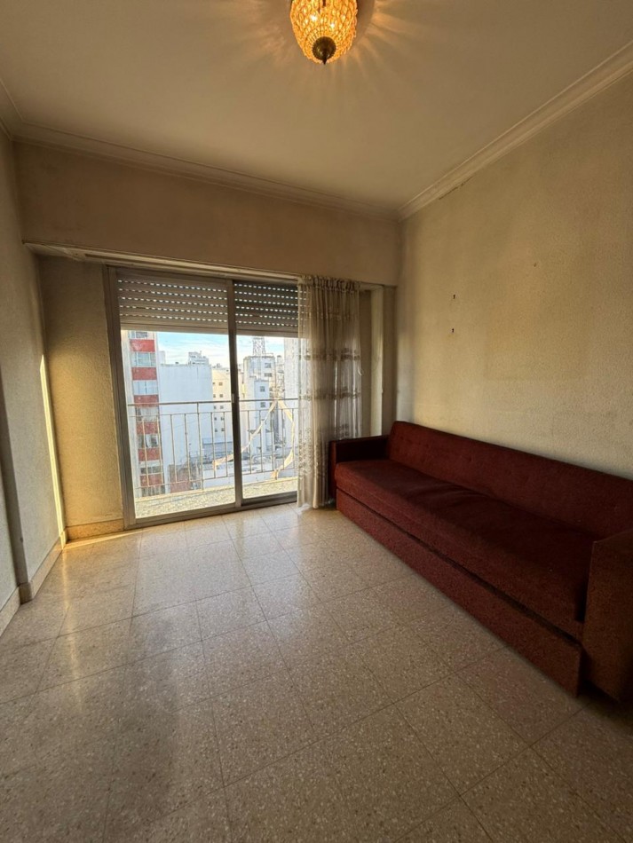 MONOAMBIENTE DESPLAZADO CON BALCON A LA CALLE