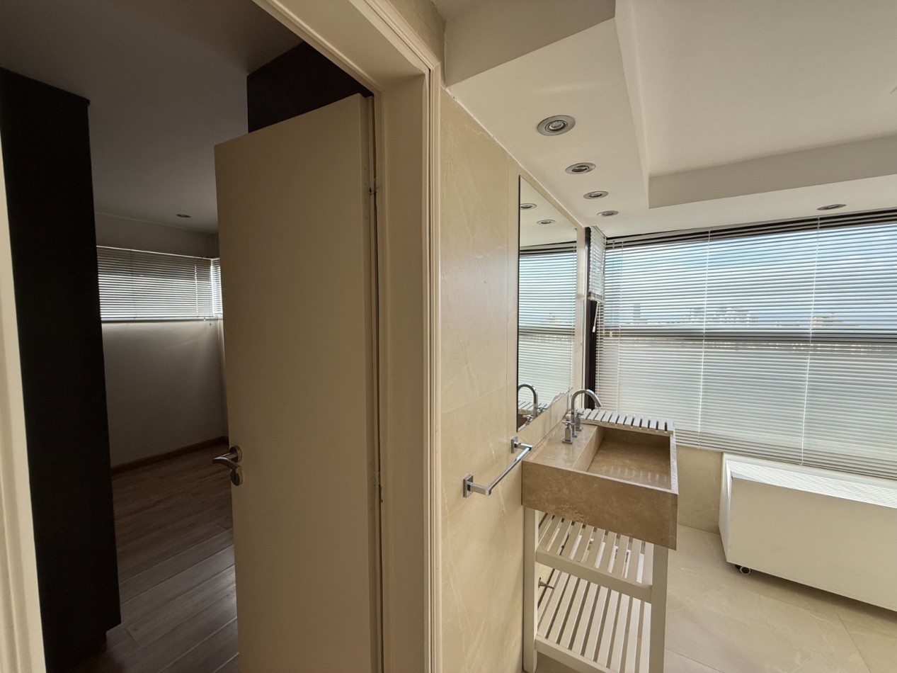 PENTHOUSE EN DUPLEX PLENO PLAYA GRANDE. EDIFICIO VILLA REGINA.