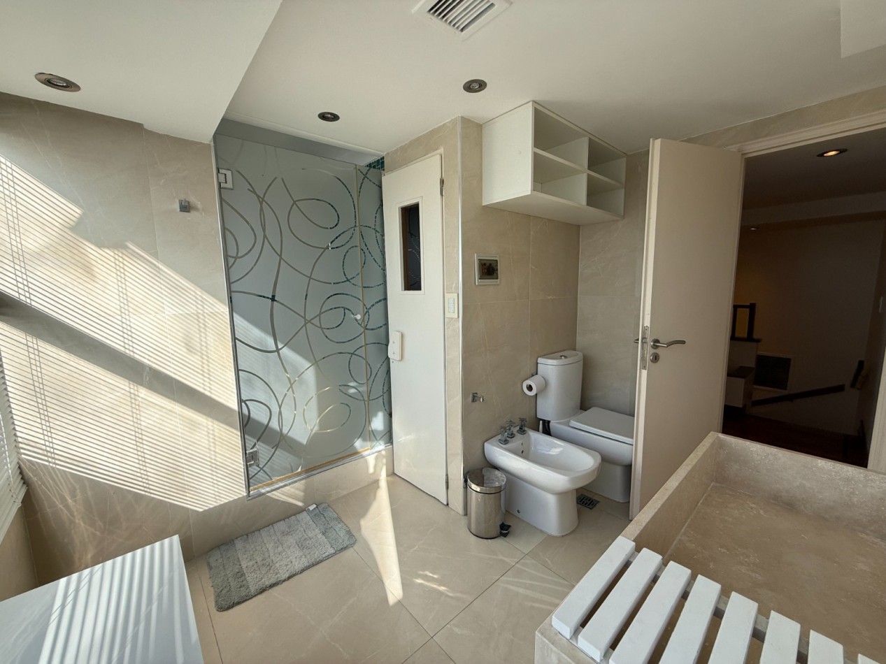 PENTHOUSE EN DUPLEX PLENO PLAYA GRANDE. EDIFICIO VILLA REGINA.