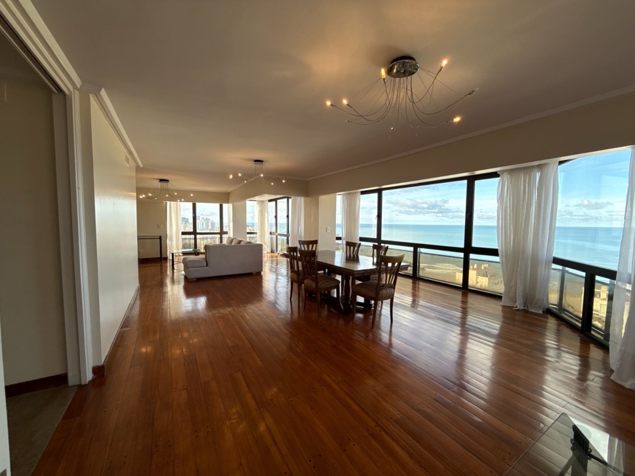 PENTHOUSE EN DUPLEX PLENO PLAYA GRANDE. EDIFICIO VILLA REGINA.