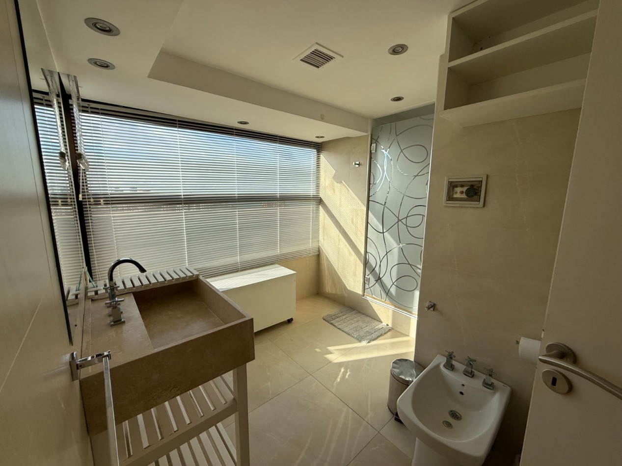 PENTHOUSE EN DUPLEX PLENO PLAYA GRANDE. EDIFICIO VILLA REGINA.