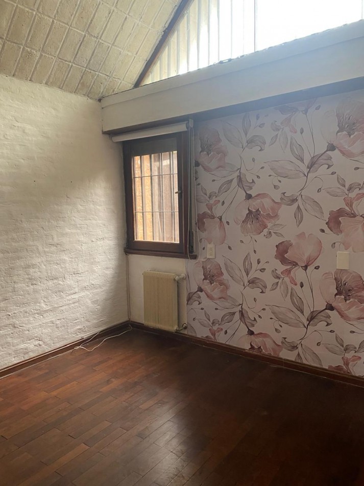 GRAN CASA QUINTA ESQUINA CON PARQUE
