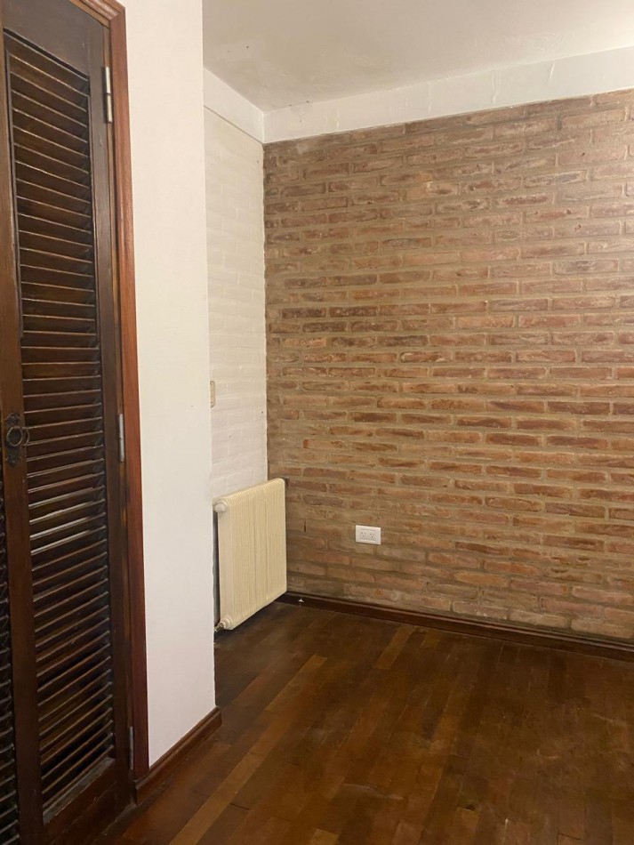 GRAN CASA QUINTA ESQUINA CON PARQUE