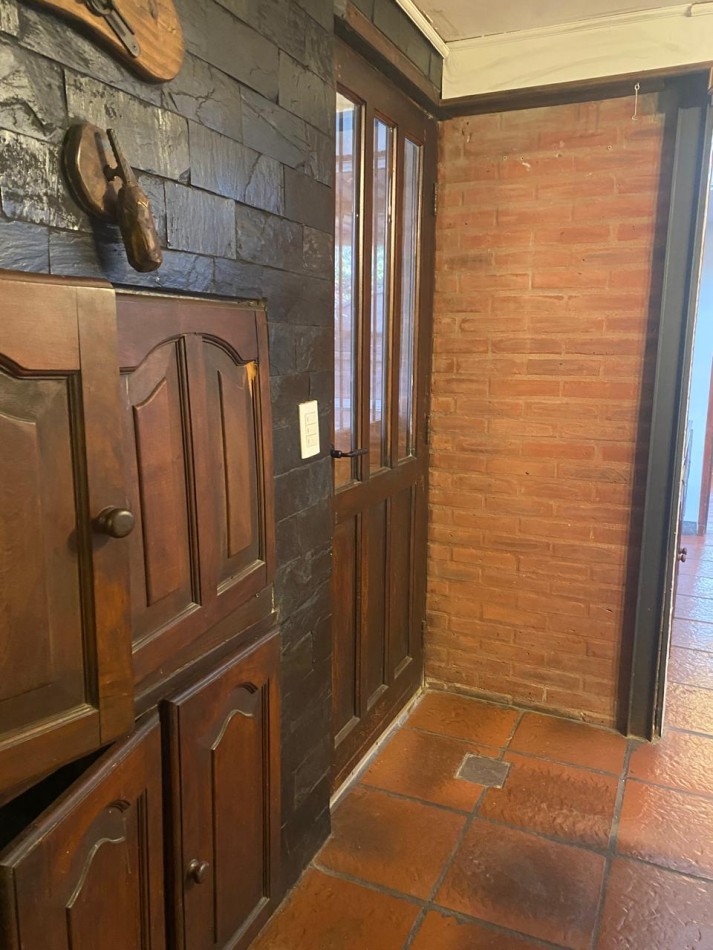 GRAN CASA QUINTA ESQUINA CON PARQUE