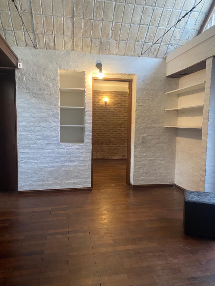 GRAN CASA QUINTA ESQUINA CON PARQUE