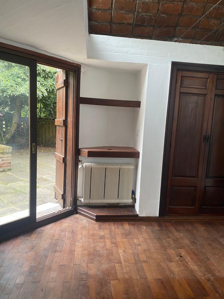 GRAN CASA QUINTA ESQUINA CON PARQUE