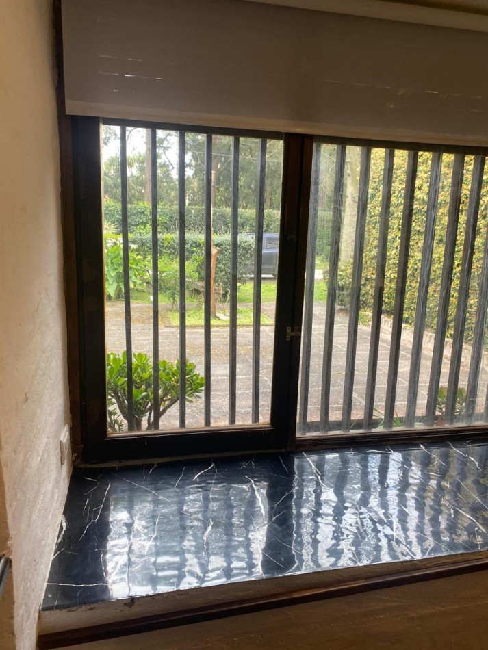 GRAN CASA QUINTA ESQUINA CON PARQUE