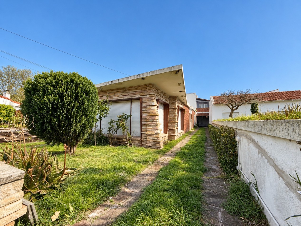 PH DE 2 AMBIENTES CON ESC./ COMEDOR/2o DORM. CON PATIO