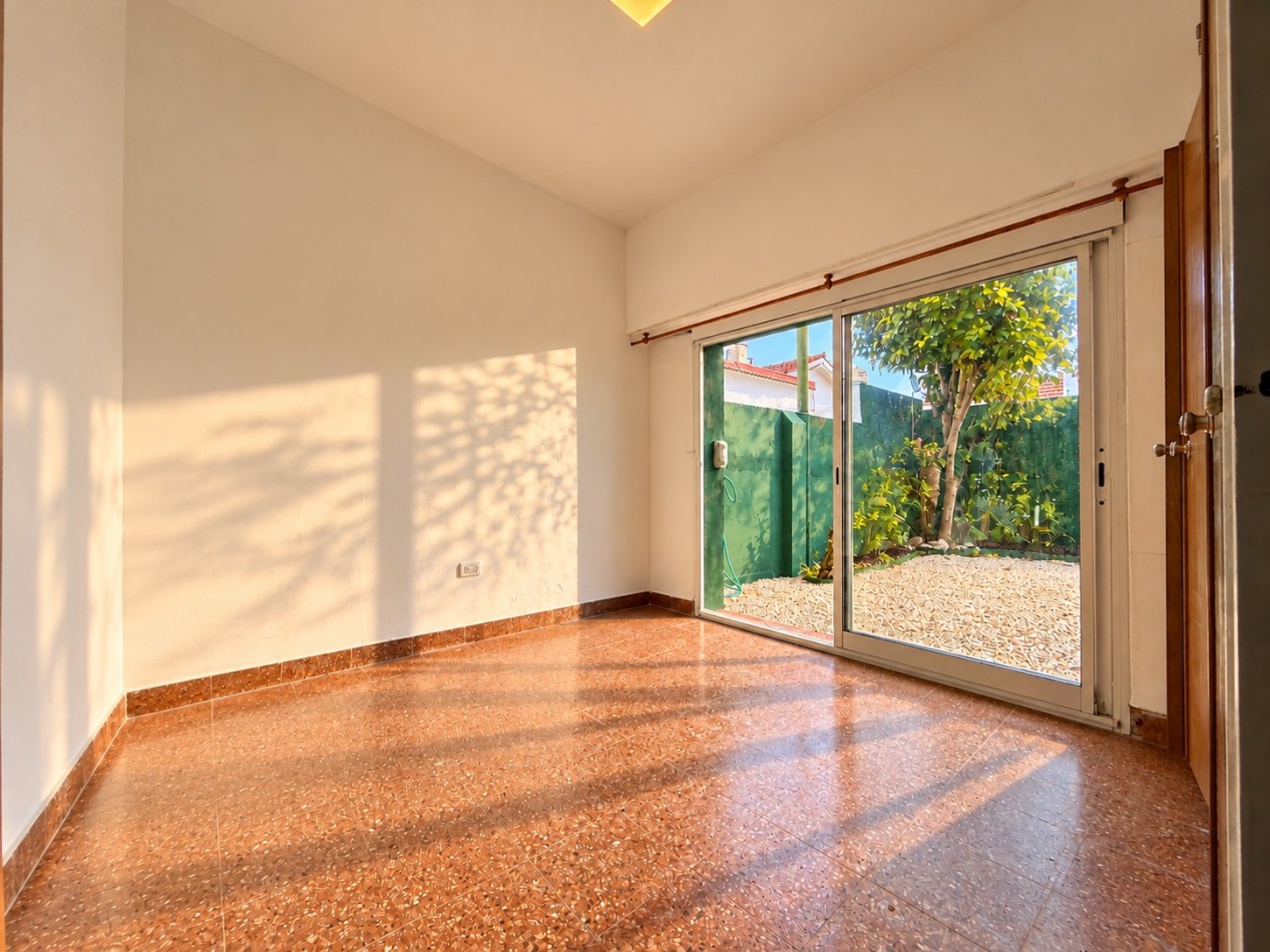 PH DE 2 AMBIENTES CON ESC./ COMEDOR/2o DORM. CON PATIO