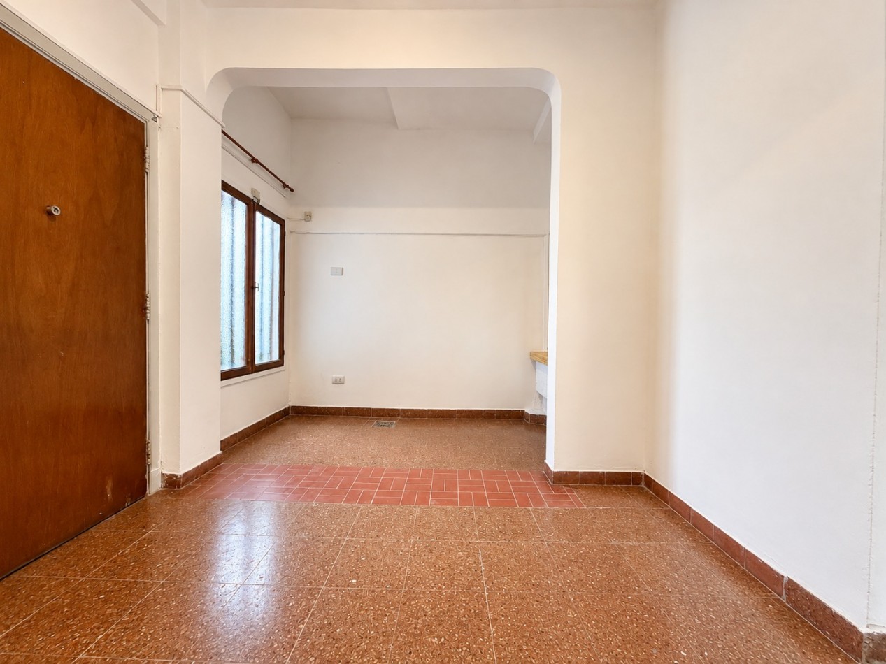 PH DE 2 AMBIENTES CON ESC./ COMEDOR/2o DORM. CON PATIO