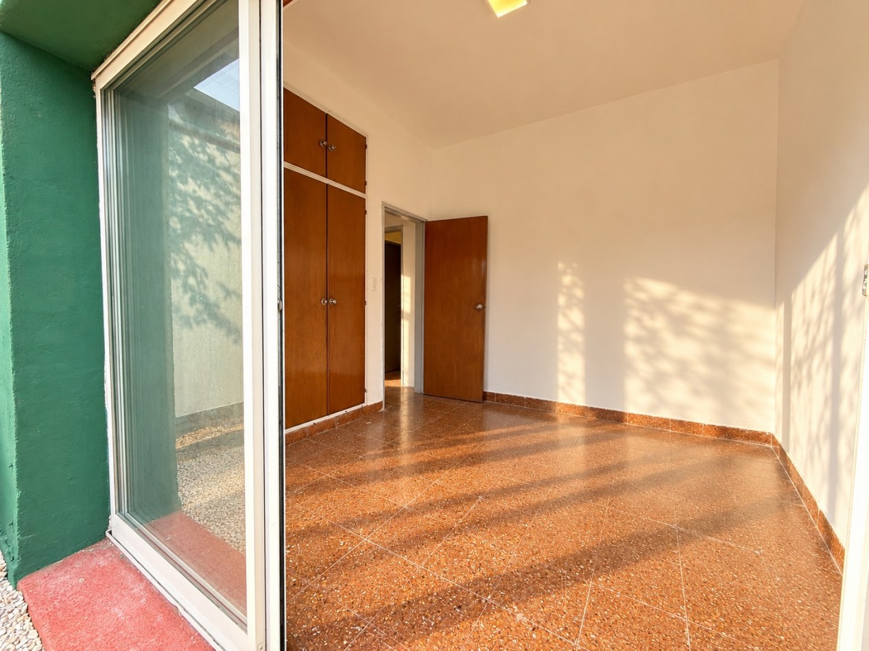PH DE 2 AMBIENTES CON ESC./ COMEDOR/2o DORM. CON PATIO