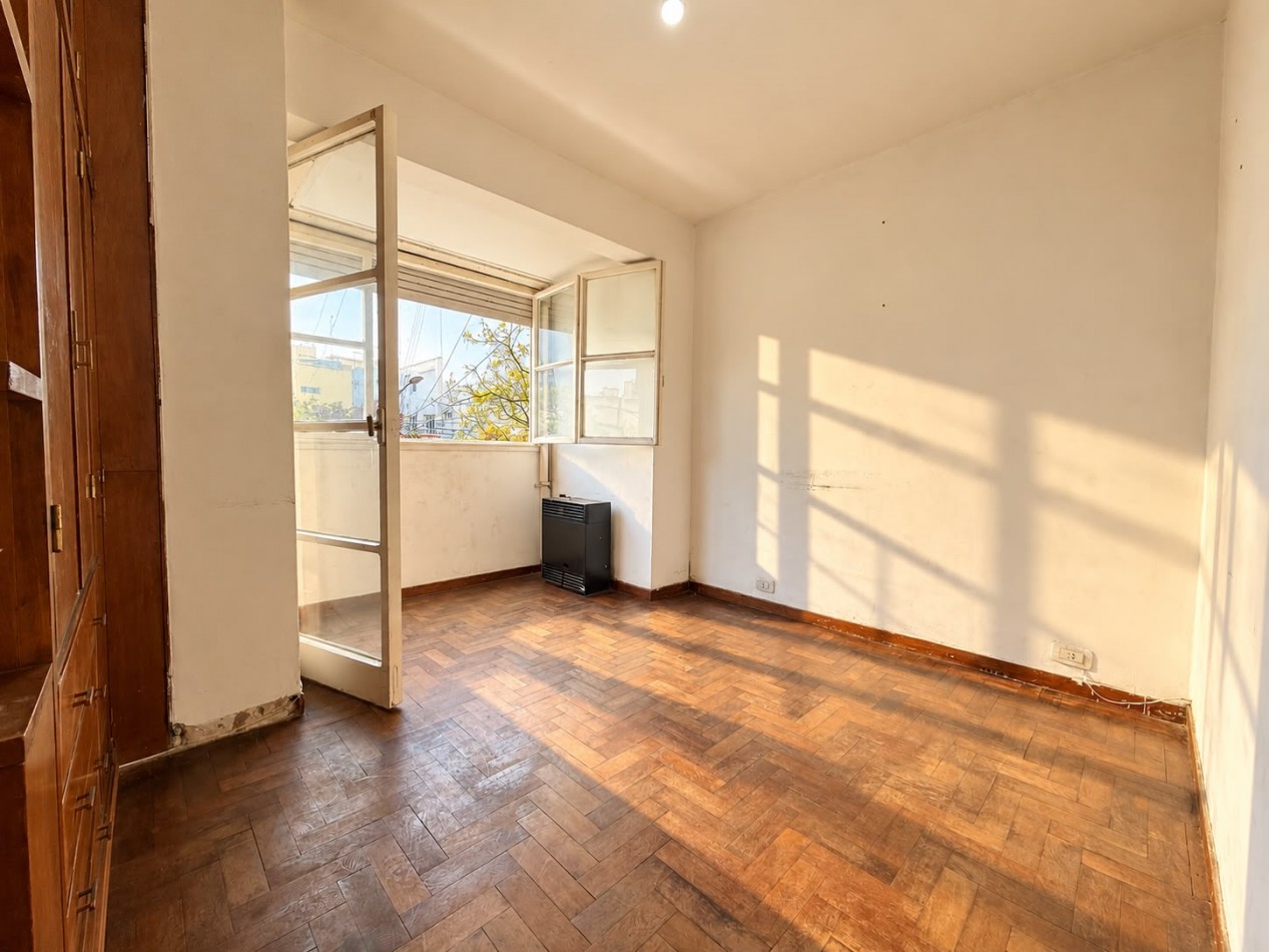 SEMIPISO 2 AMBIENTES CON ESCRITORIO A LA CALLE