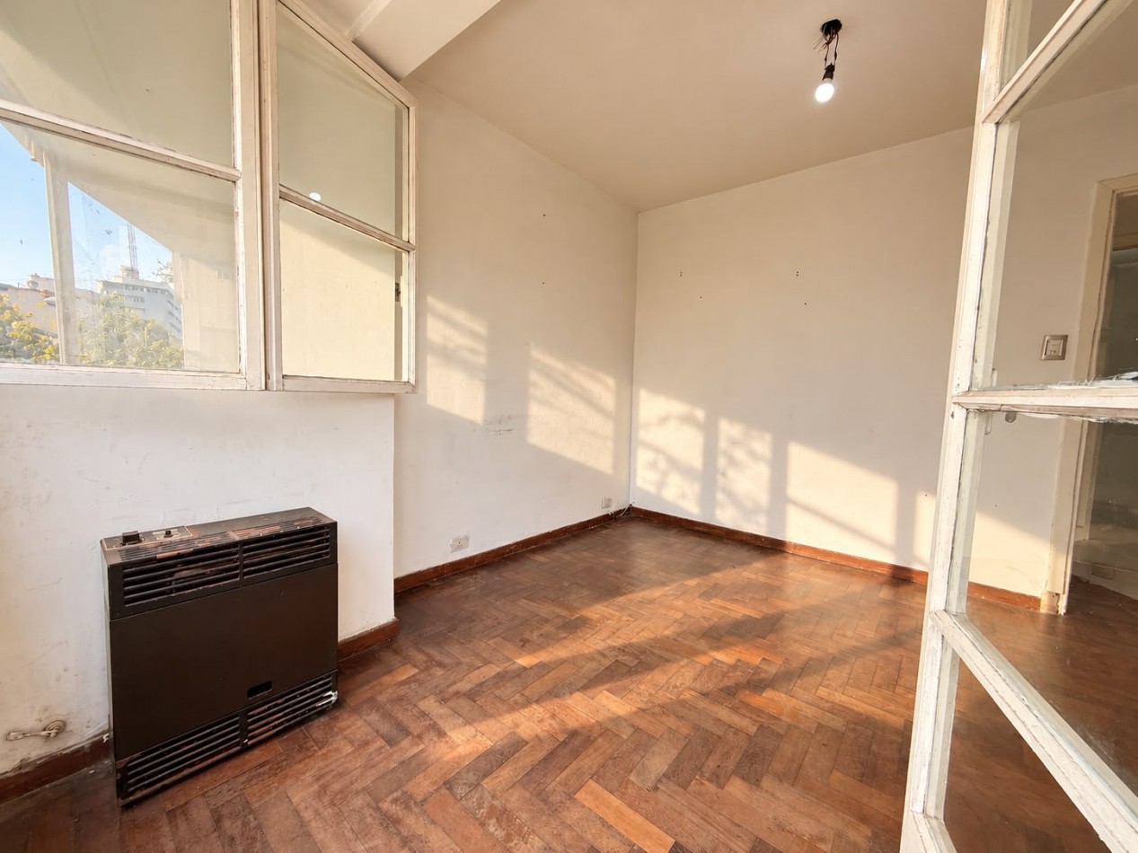SEMIPISO 2 AMBIENTES CON ESCRITORIO A LA CALLE