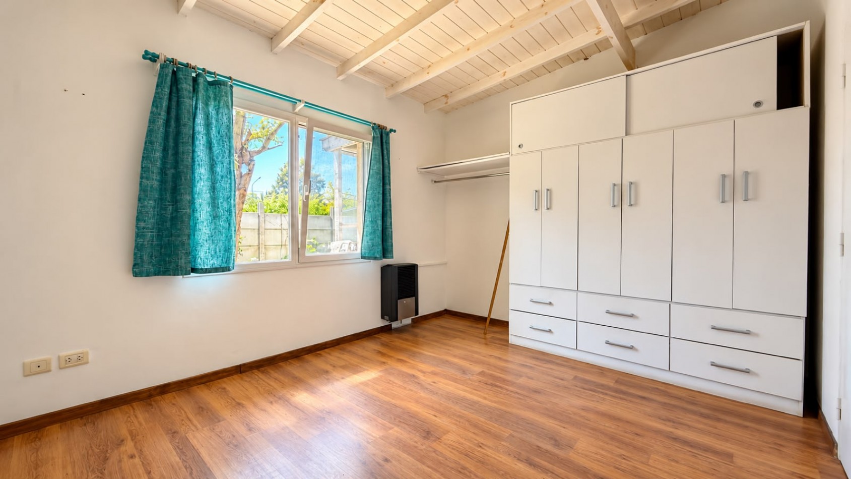 CONFORTABLE CASA 3 AMBIENTES - CONSTITUCION