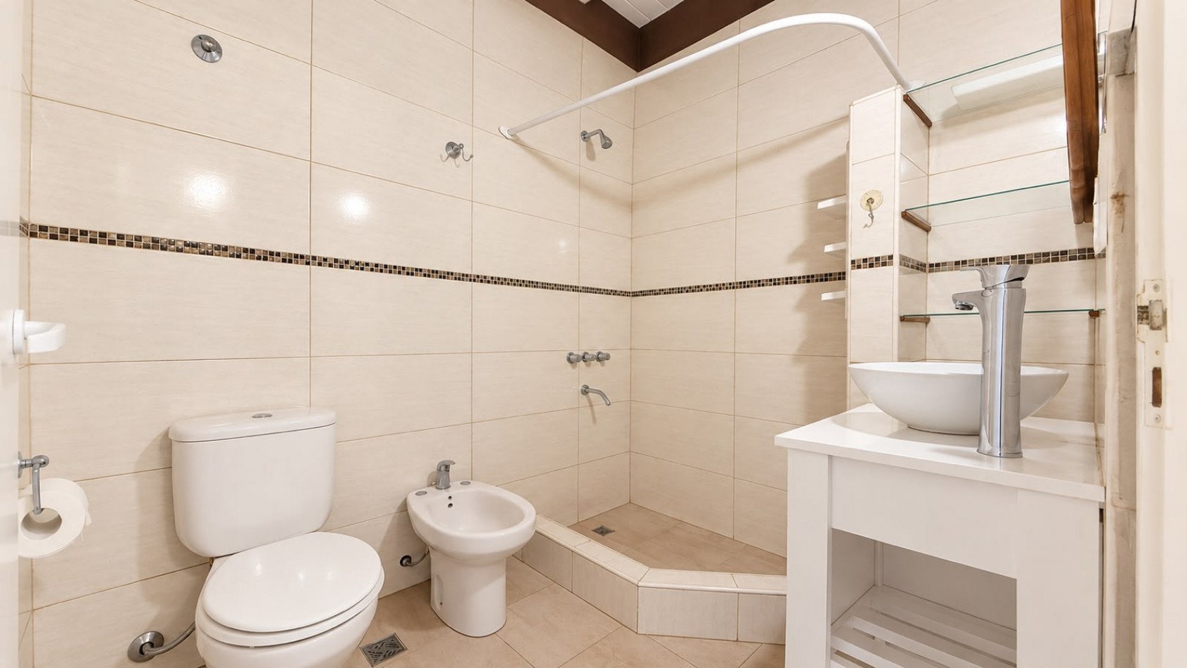CONFORTABLE CASA 3 AMBIENTES - CONSTITUCION