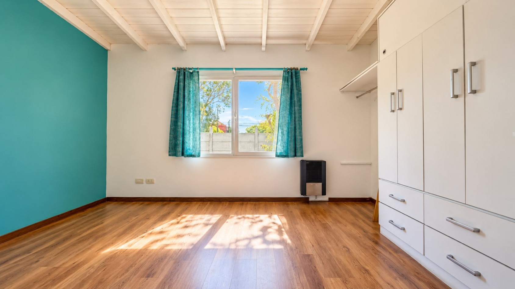 CONFORTABLE CASA 3 AMBIENTES - CONSTITUCION