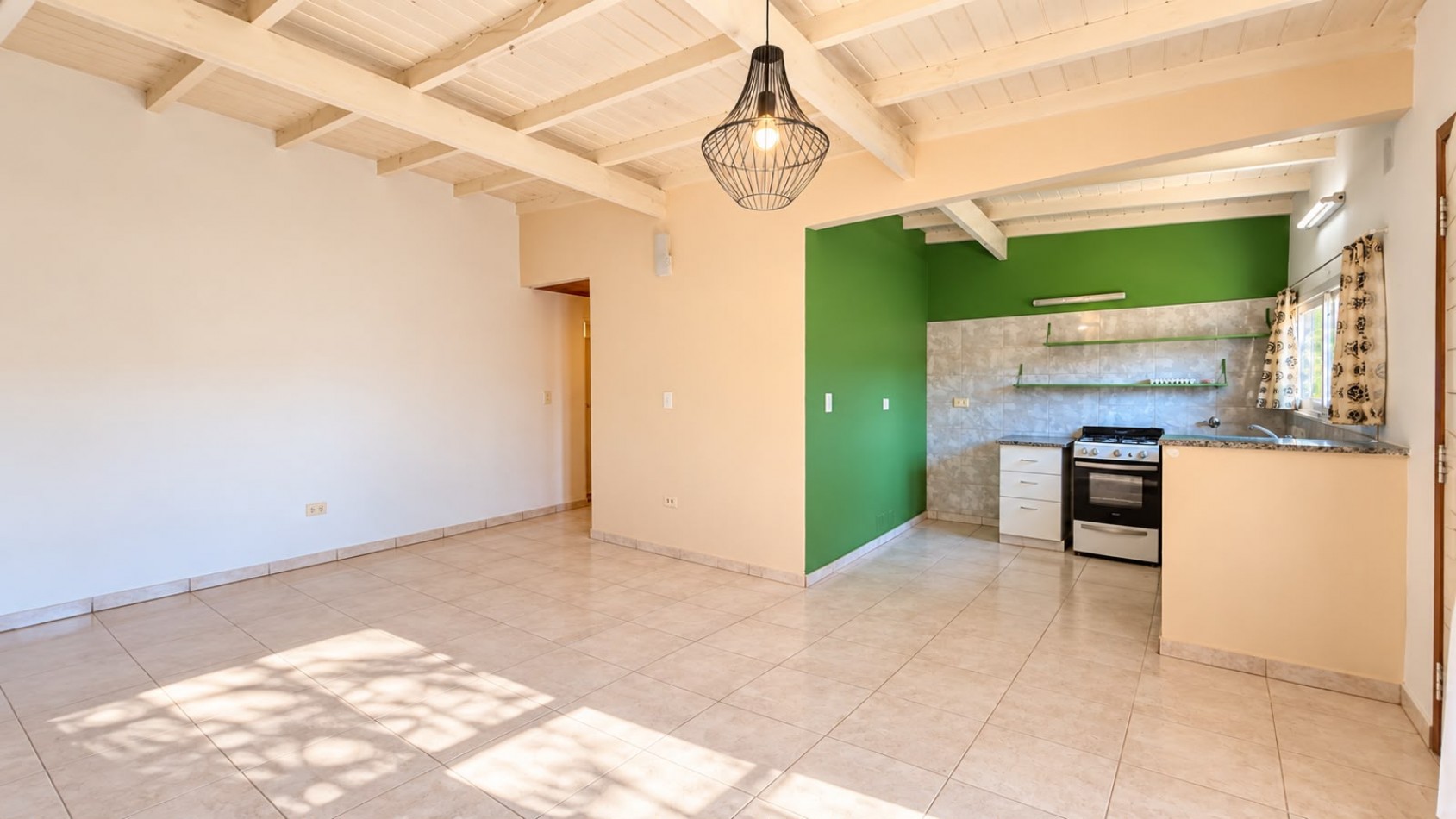CONFORTABLE CASA 3 AMBIENTES - CONSTITUCION