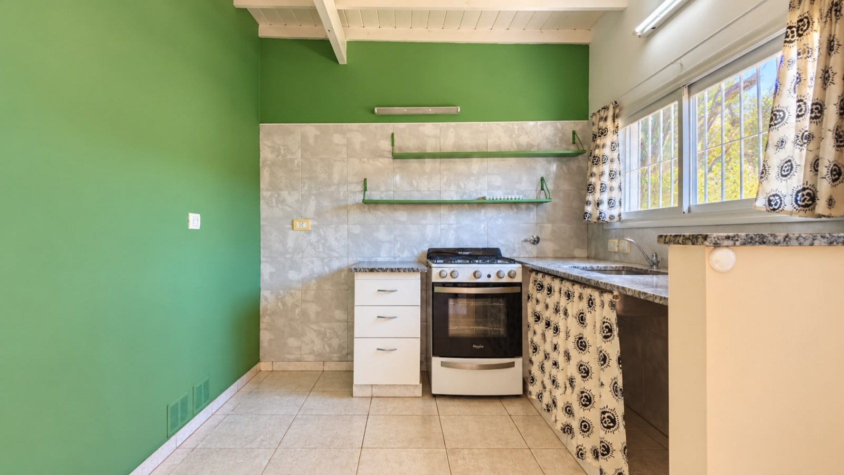 CONFORTABLE CASA 3 AMBIENTES - CONSTITUCION