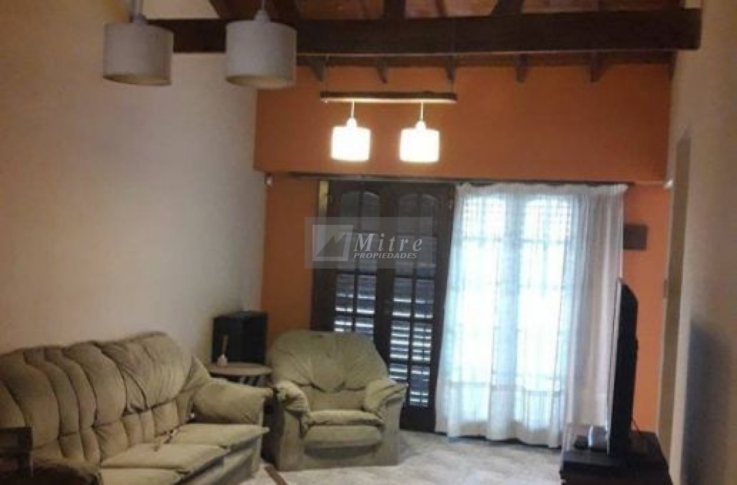 CHALET 6 AMBIENTES BARRIO LA FLORIDA. Chalet en Venta