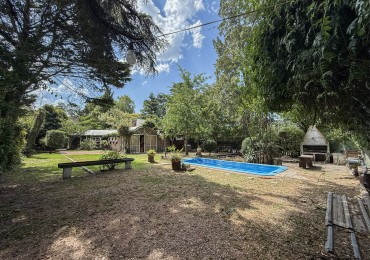 GRAN CASA QUINTA EN ESQUINA CON PARQUE 