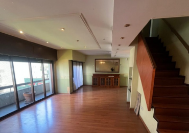 PISO DE 6 AMBIENTES CON COCHERA - LA PERLA