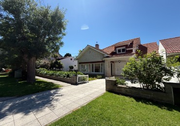 AMPLIA CASA 5 AMBIENTES EN BARRIO CONSTITUCION