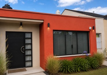 CHALET MODERNO 2 DORMITORIOS Y PARQUE. Chalet en Venta