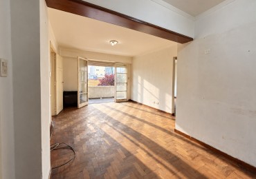 SEMIPISO 2 AMBIENTES CON ESCRITORIO A LA CALLE
